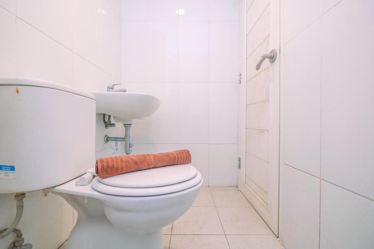 Simply Look Tamansari Mahogany By Travelio Apartemen Karawang